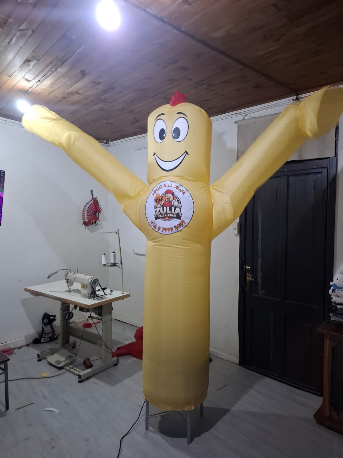 Air Dancer amarillo Zulia en taller de fabricación